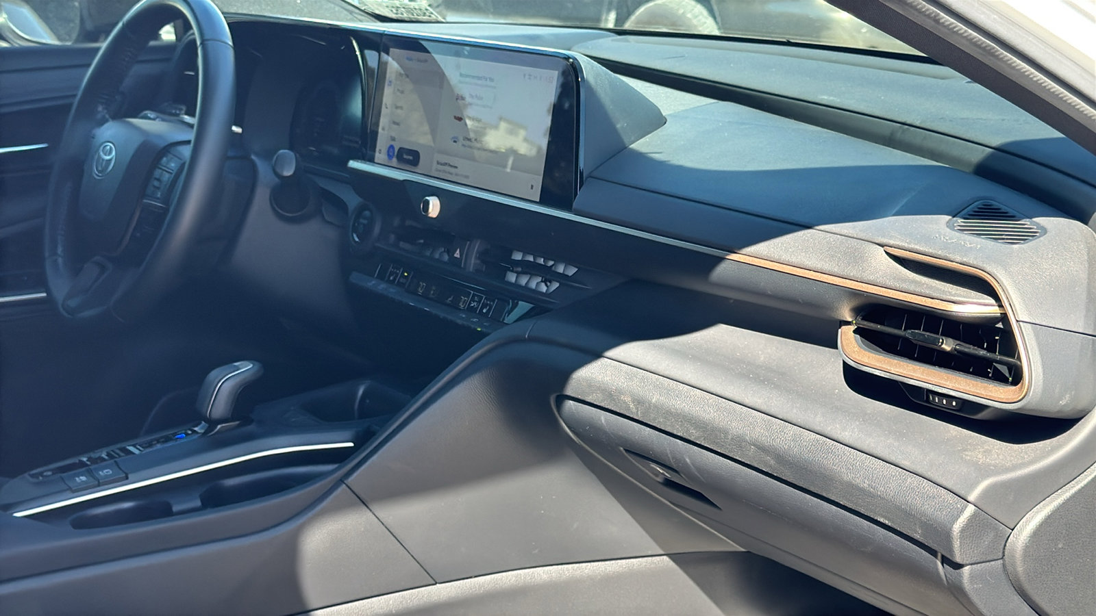 Used 2023 Toyota Crown Limited image 28