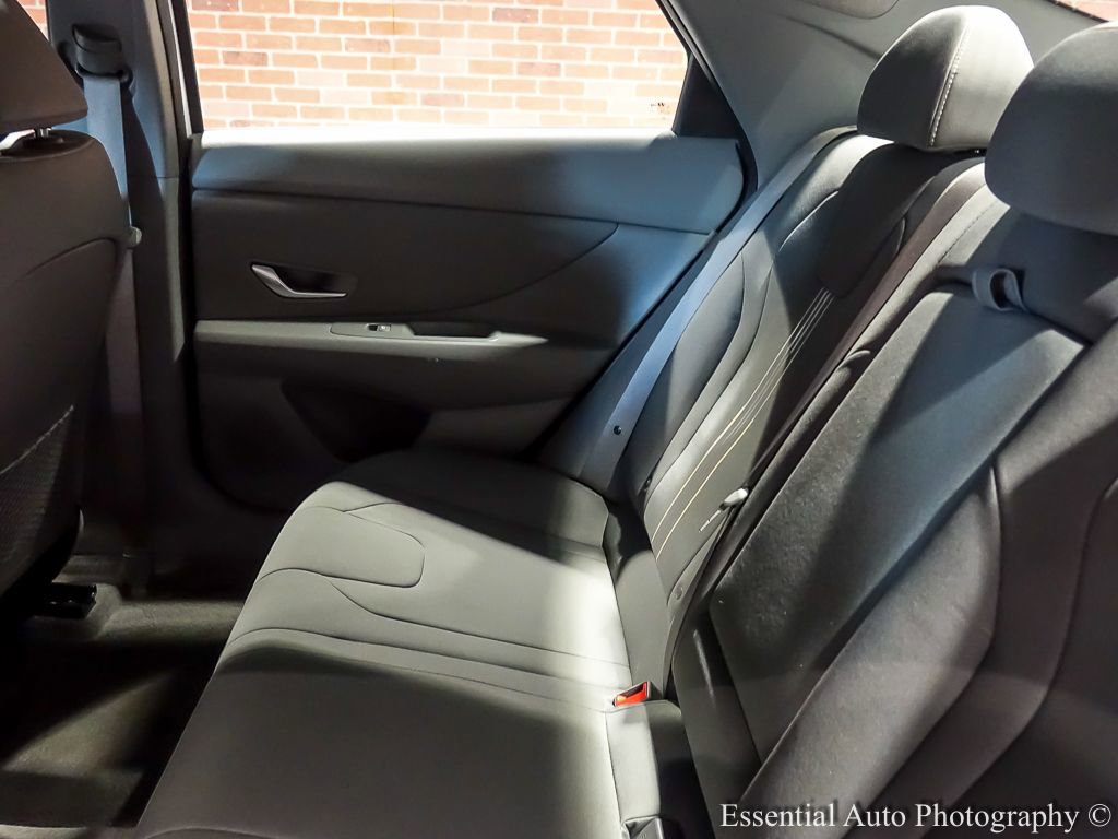 Used 2025 Hyundai Elantra SEL image 21