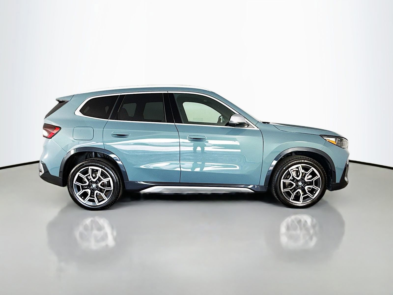 Certified 2023 BMW X1 xDrive28i w/ Premium Package image 8