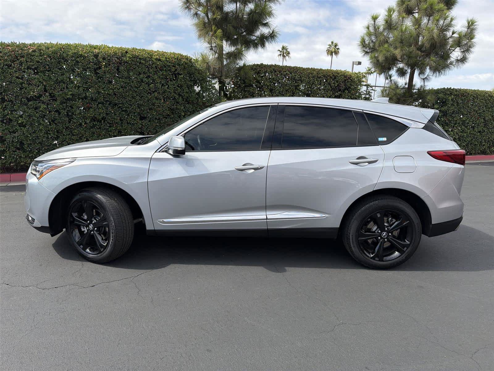 Used 2025 Acura RDX w/ Technology Package AWD/4WD image 3