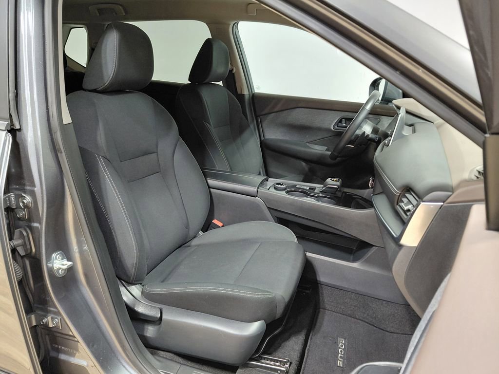 Used 2023 Nissan Rogue S image 18