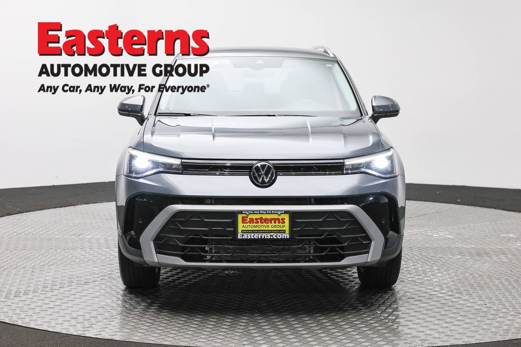 Used 2025 Volkswagen Taos SE AWD/4WD image 3