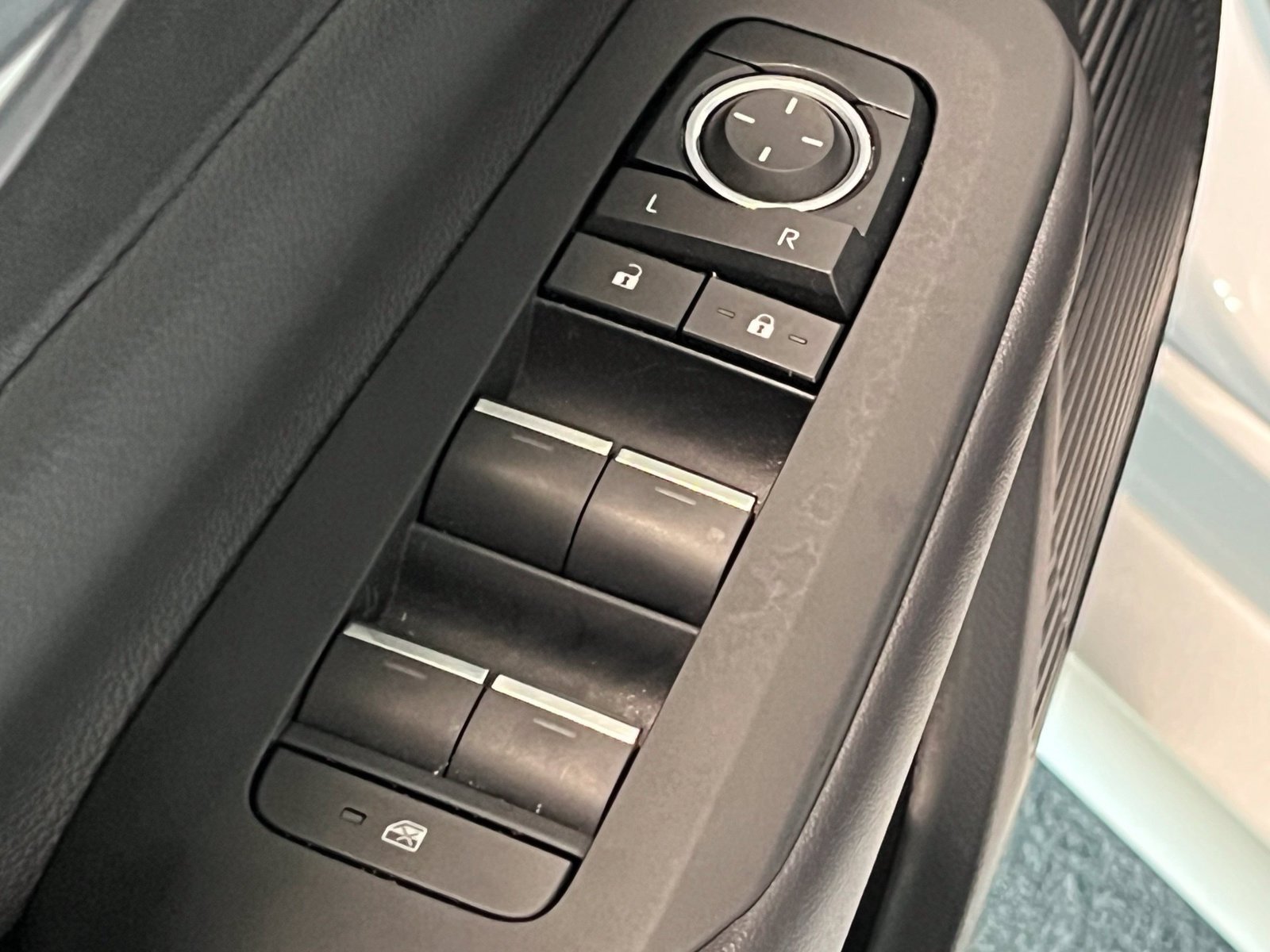 Used 2024 Toyota Prius Prime FWD image 36