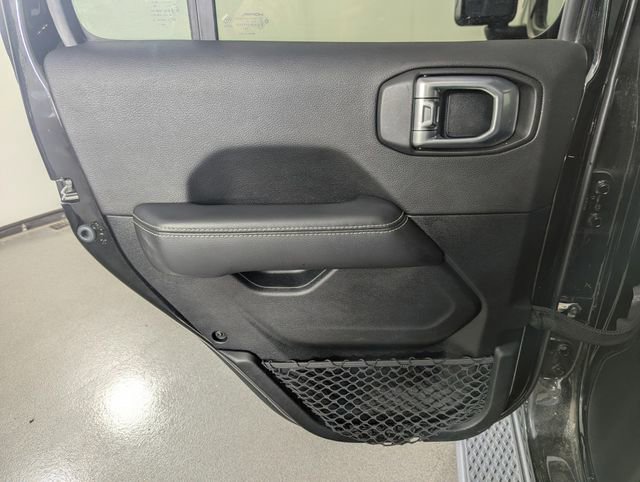Used 2020 Jeep Gladiator Overland AWD/4WD image 15