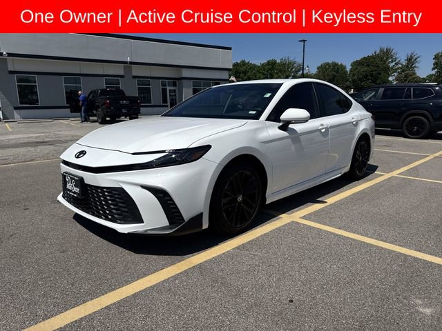 Used 2026 Toyota Camry SE w/ Convenience Package FWD image 1