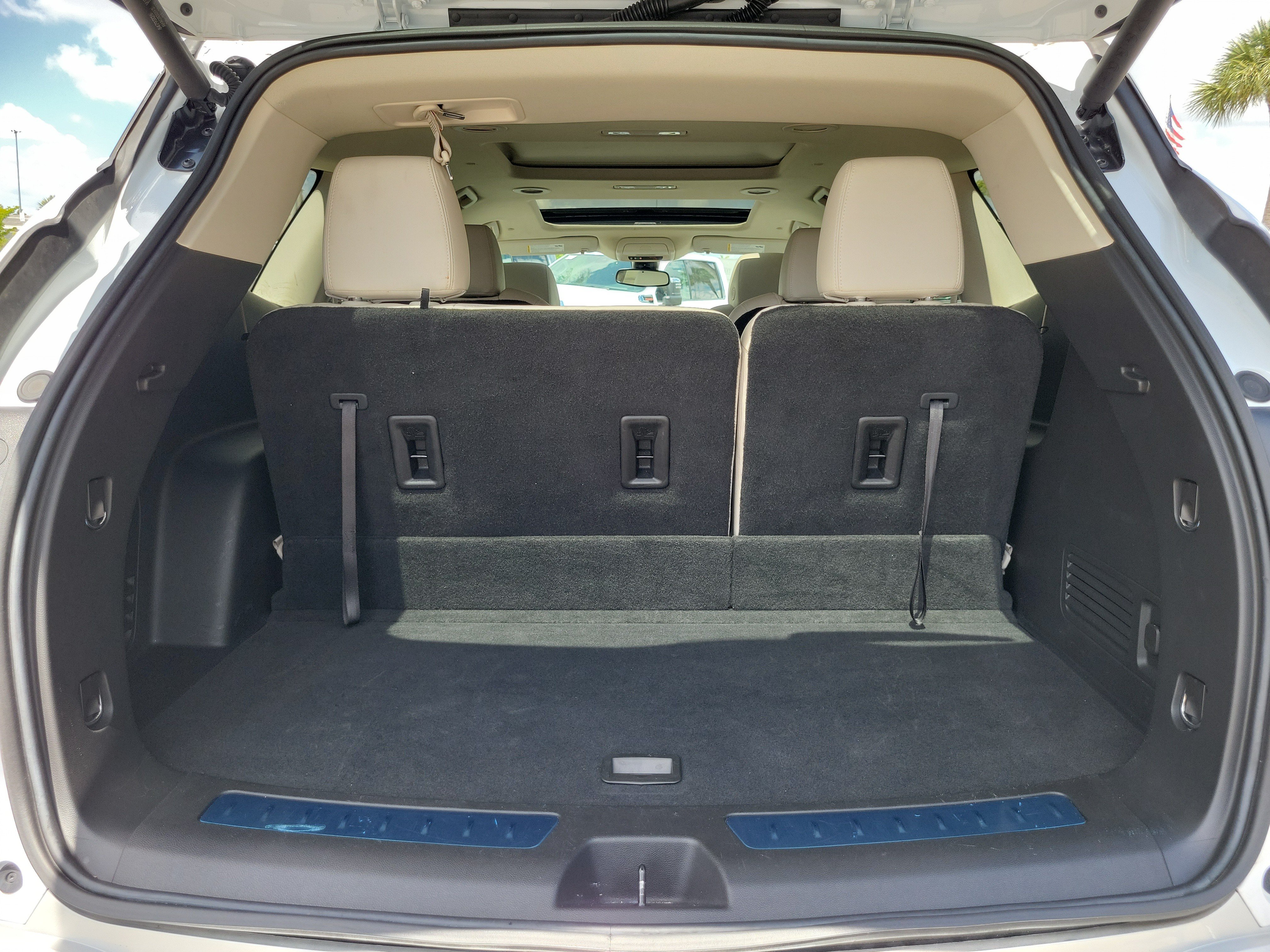 Used 2024 Buick Enclave Essence w/ Experience Buick Package FWD image 17