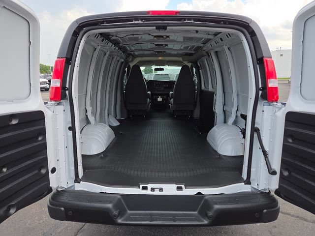 New 2026 Chevrolet Express 2500 w/ Driver Convenience Package RWD image 19