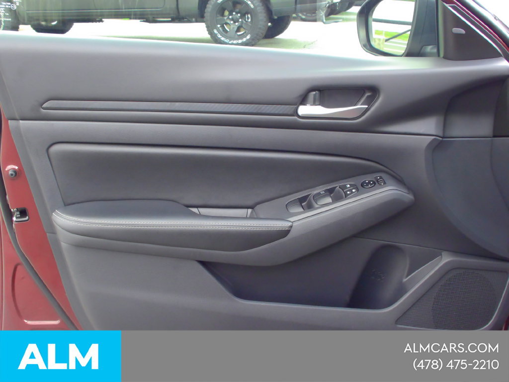 Used 2025 Nissan Altima 2.5 SV FWD image 22