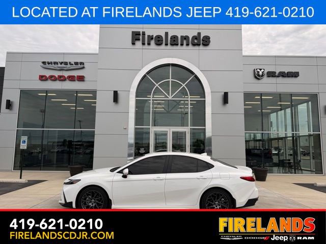 Used 2025 Toyota Camry SE FWD image 2