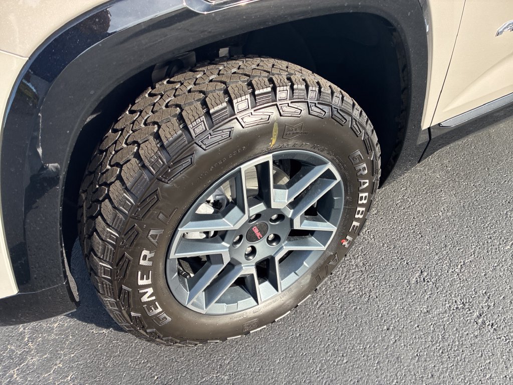 New 2027 GMC Terrain AT4 w/ Convenience Package III AWD/4WD image 9