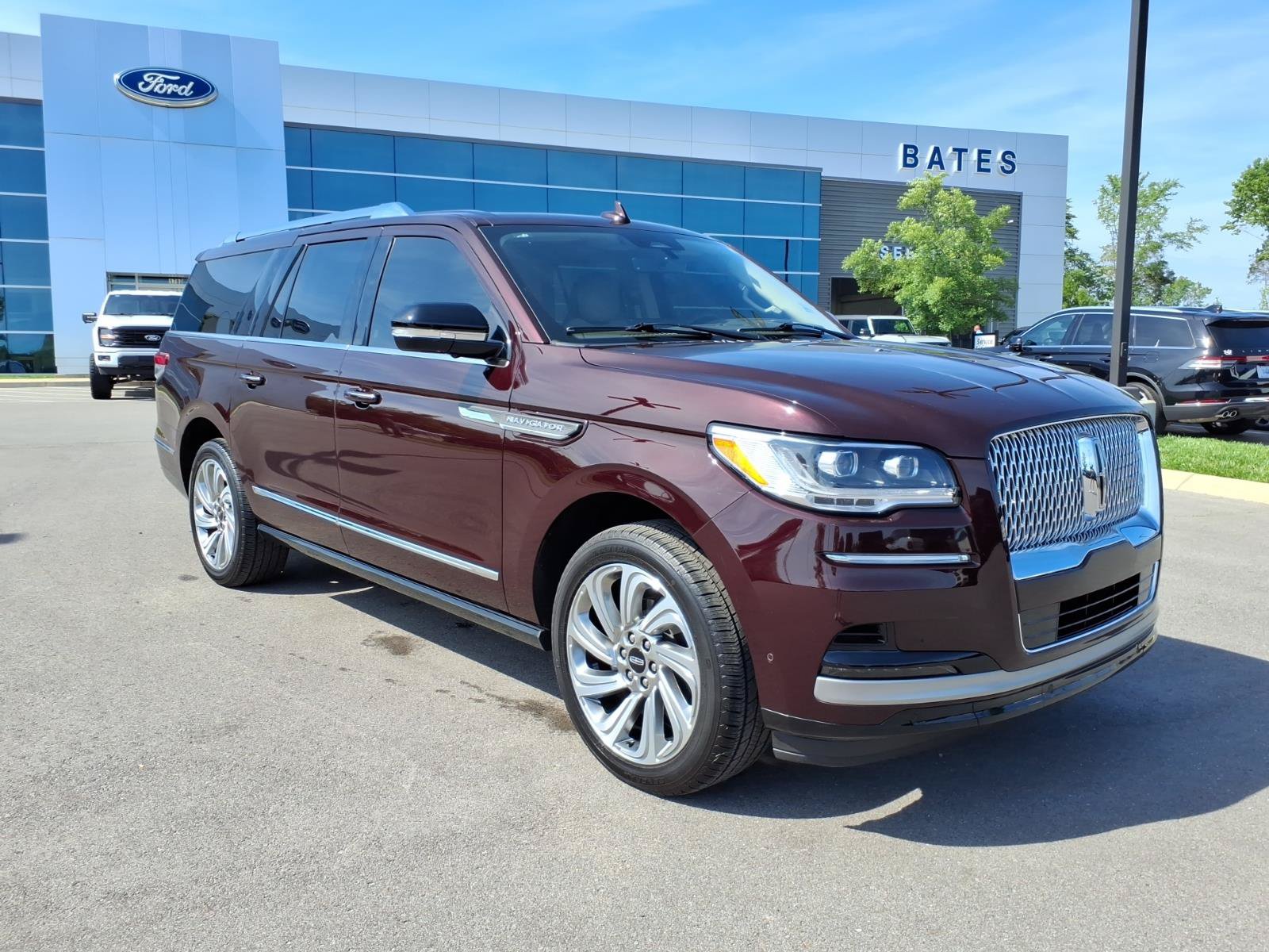 Used 2024 Lincoln Navigator L Reserve AWD/4WD image 1