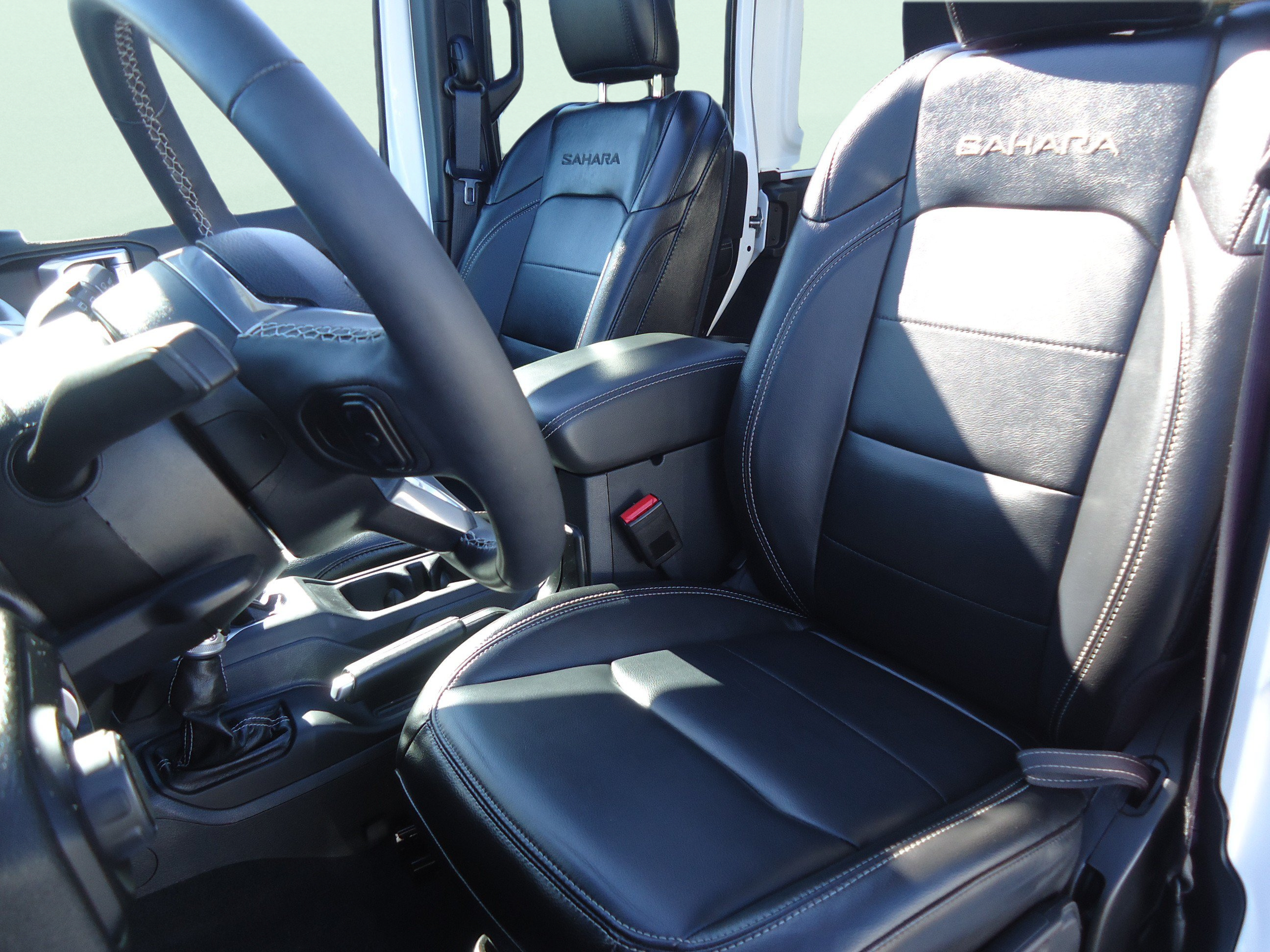 Used 2023 Jeep Wrangler Unlimited Sahara w/ LED Lighting Group AWD/4WD image 24