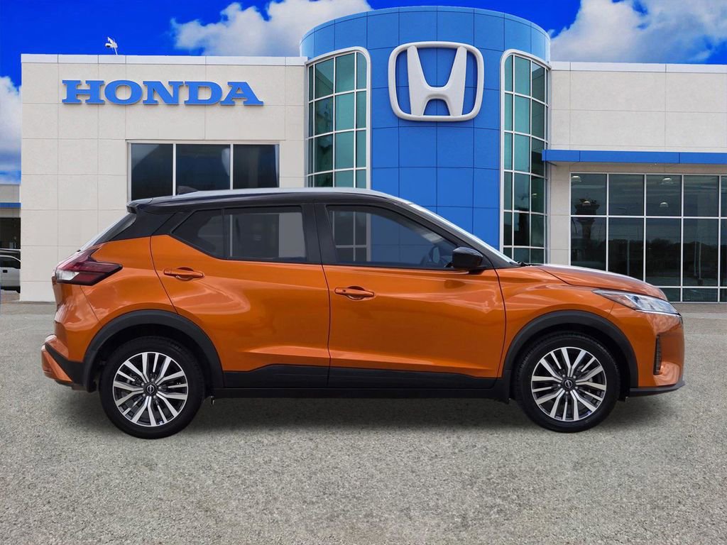 Used 2024 Nissan Kicks SV FWD image 2