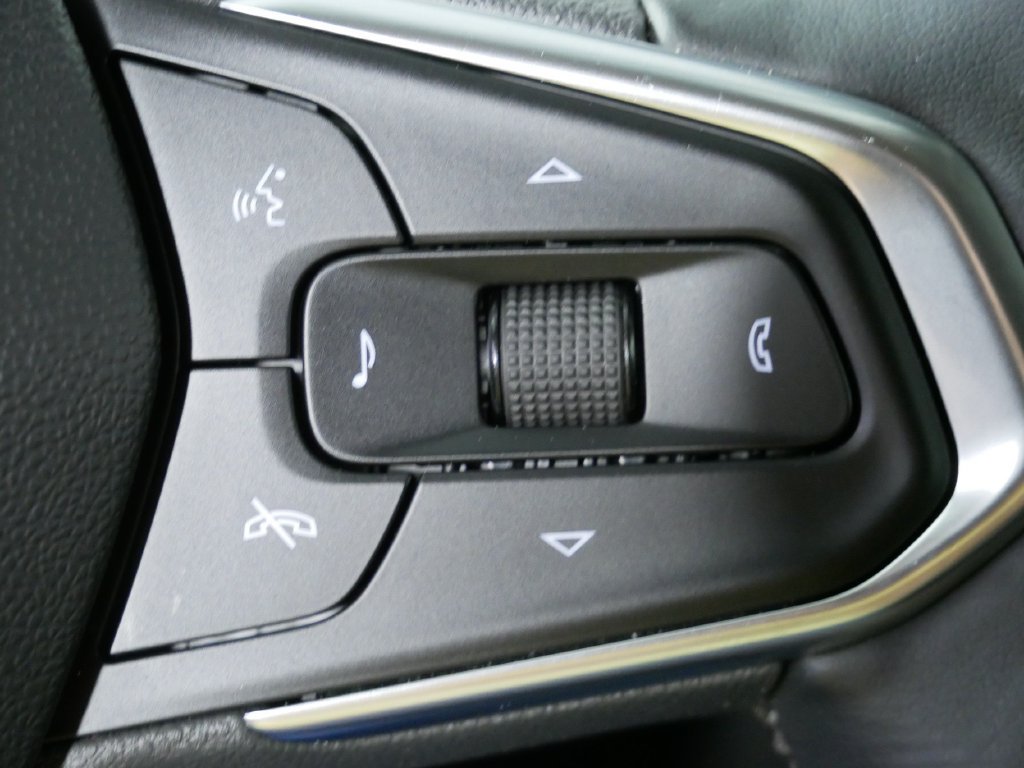 Used 2025 Chevrolet Trax ACTIV w/ Sunroof Package FWD image 26
