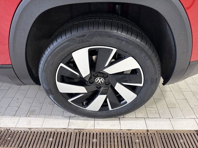 Certified 2024 Volkswagen Atlas Cross Sport SE image 32