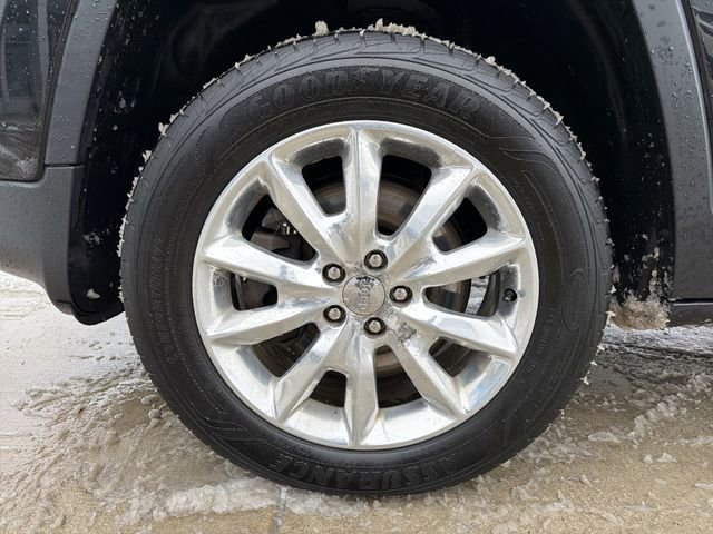 Used 2016 Jeep Cherokee Limited image 12