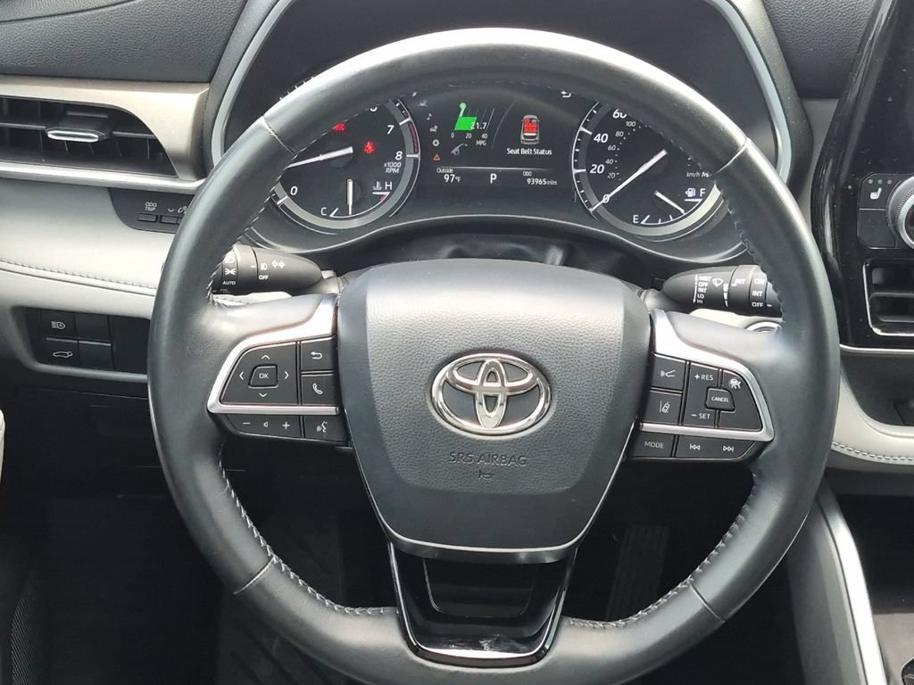 Used 2020 Toyota Highlander XLE FWD image 24