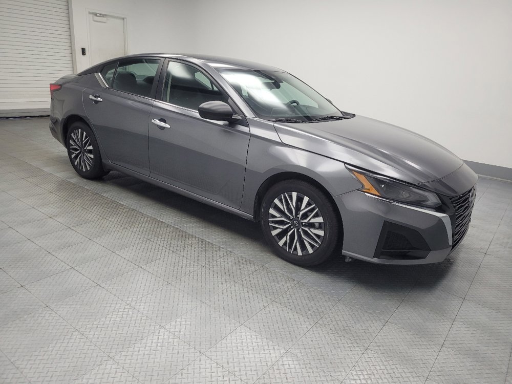 Used 2024 Nissan Altima 2.5 SV image 11