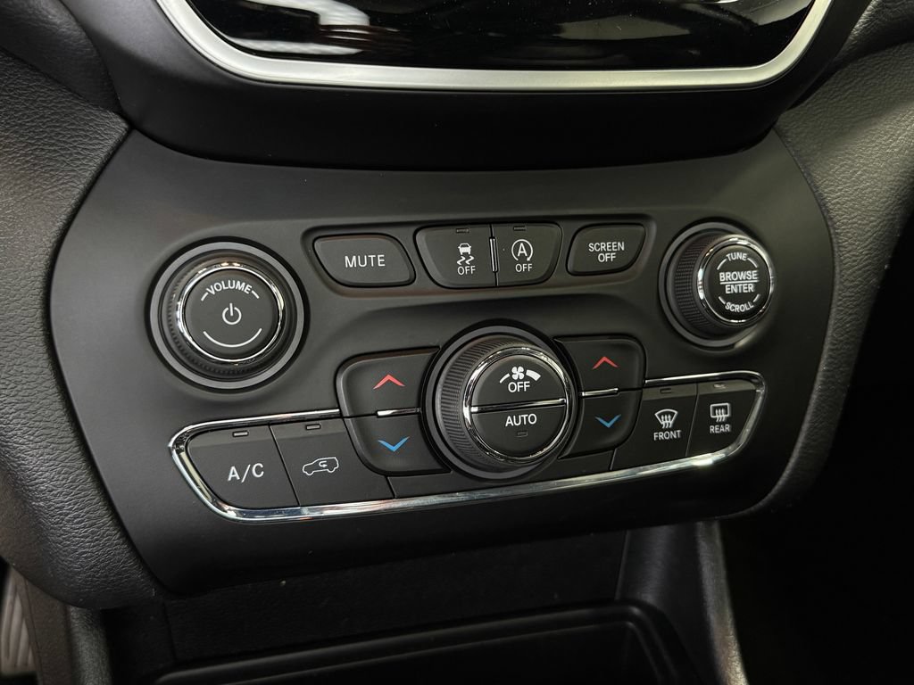 Used 2019 Jeep Cherokee Limited w/ Luxury Group AWD/4WD image 20
