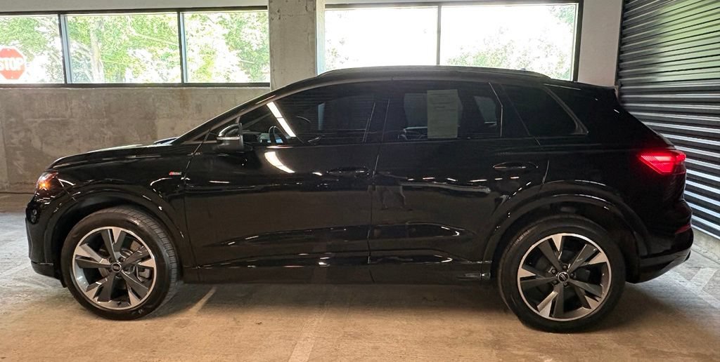 Used 2024 Audi Q4 e-tron Premium w/ Convenience Package AWD/4WD image 2