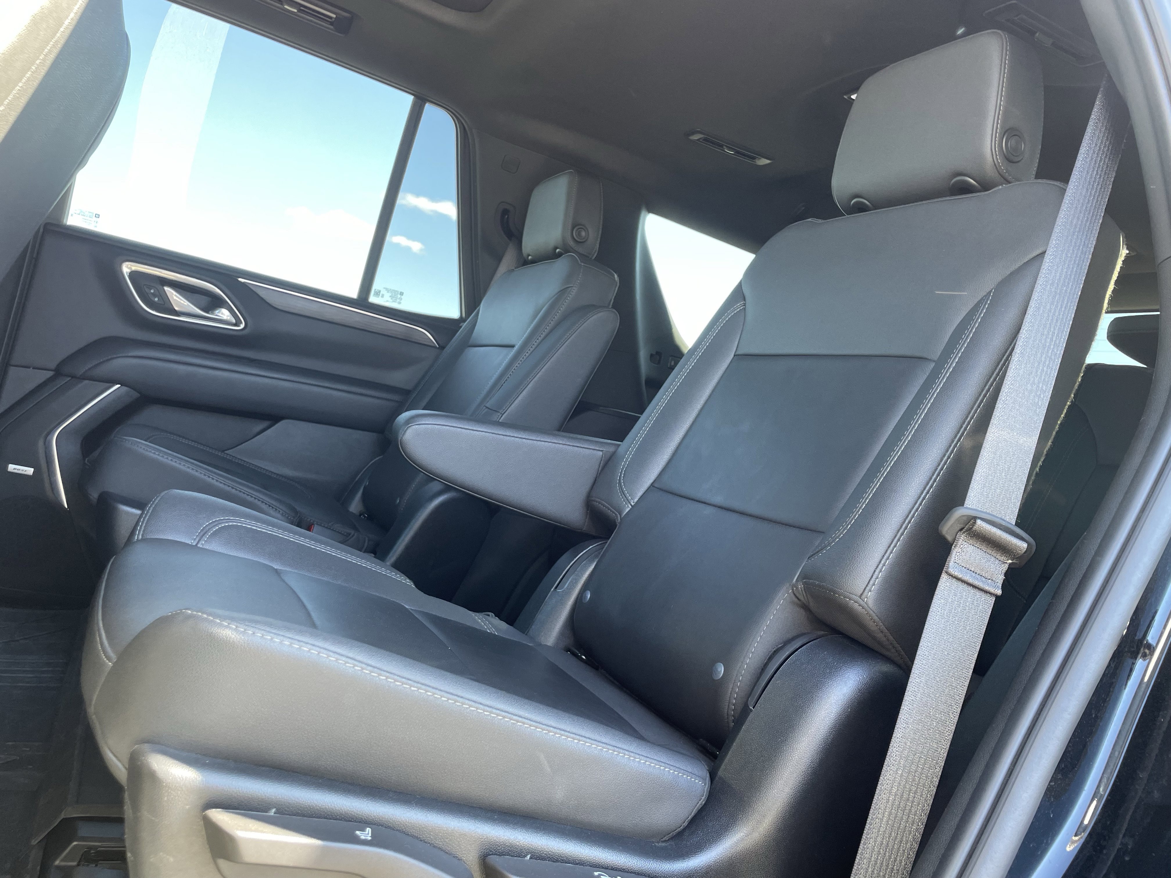 Used 2023 Chevrolet Tahoe Z71 w/ Luxury Package AWD/4WD image 13