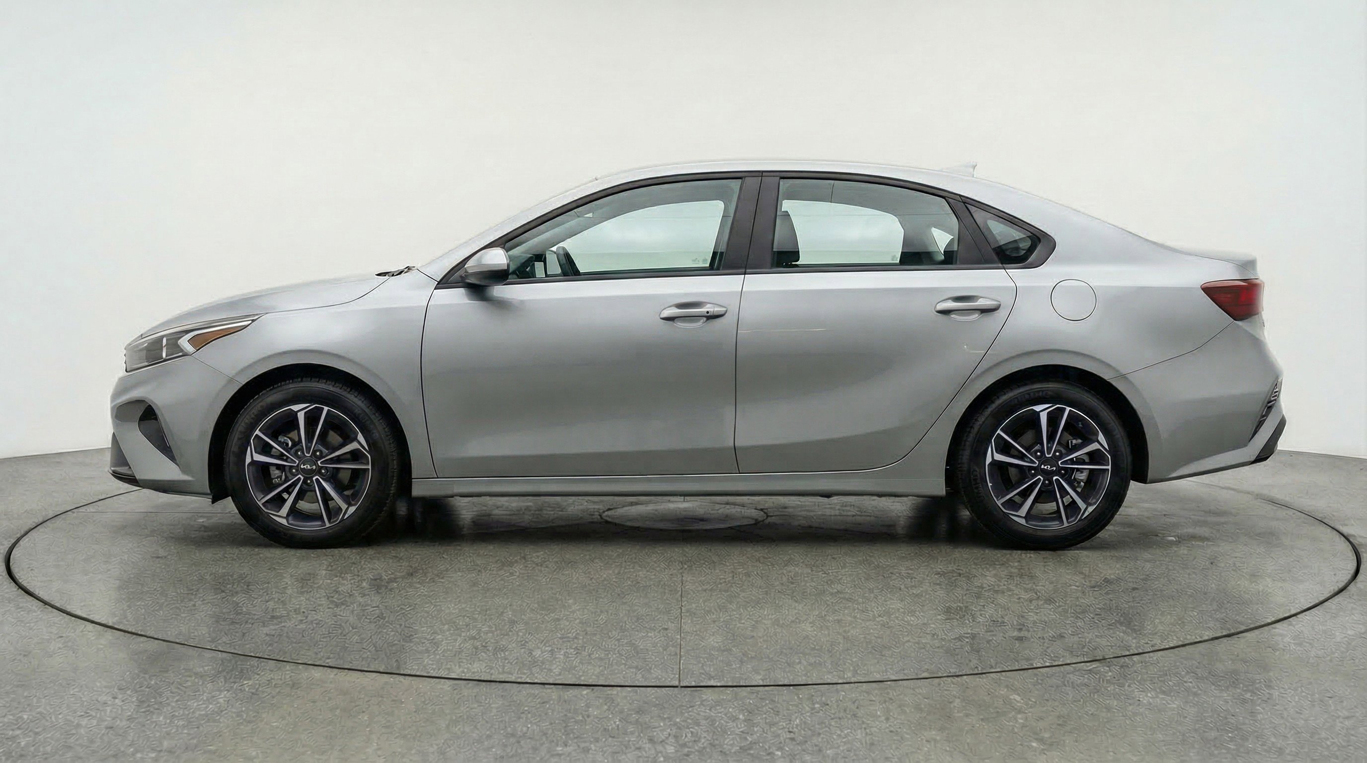 Used 2024 Kia Forte LXS FWD image 5