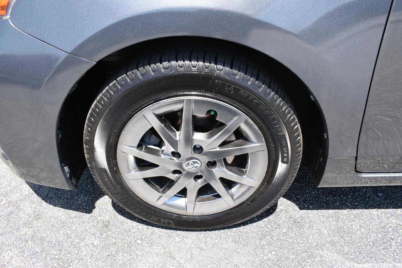Used 2017 Toyota Prius V Three FWD image 10