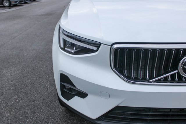 Used 2025 Volvo XC40 B5 Plus image 43
