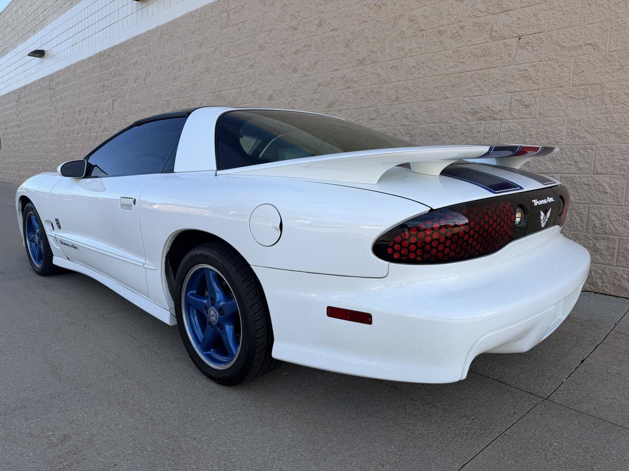 Used 1999 Pontiac Firebird Formula RWD image 4