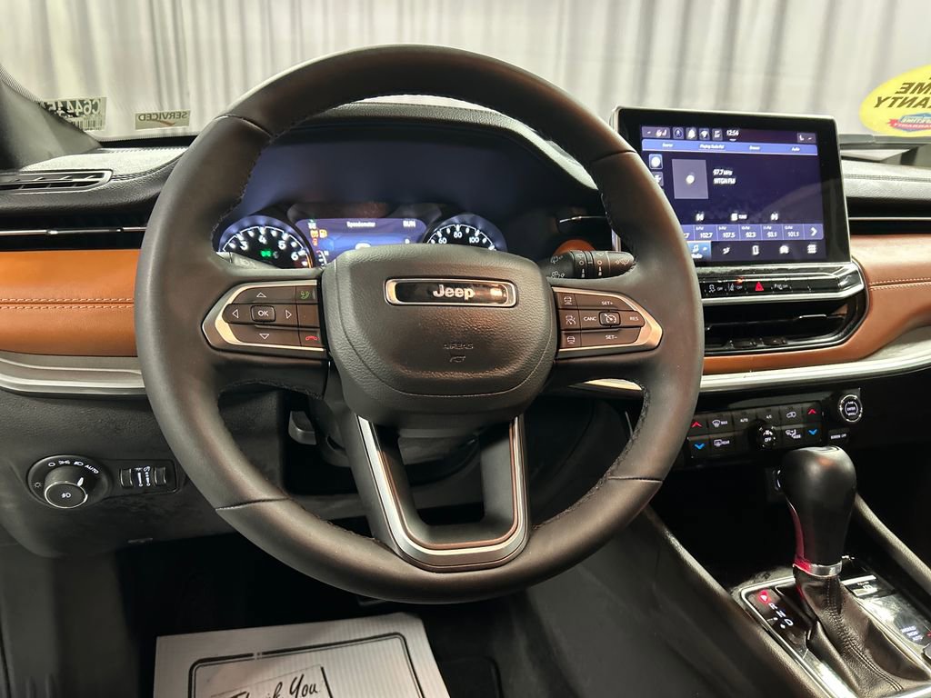 Used 2025 Jeep Compass Limited image 15