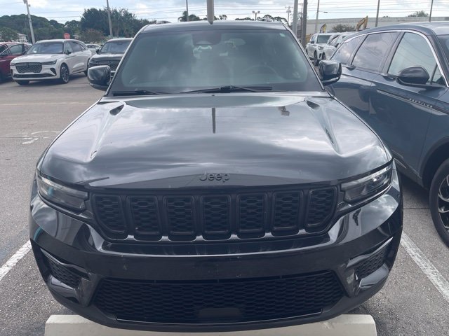 Used 2024 Jeep Grand Cherokee Limited w/ Black Appearance Package AWD/4WD image 3