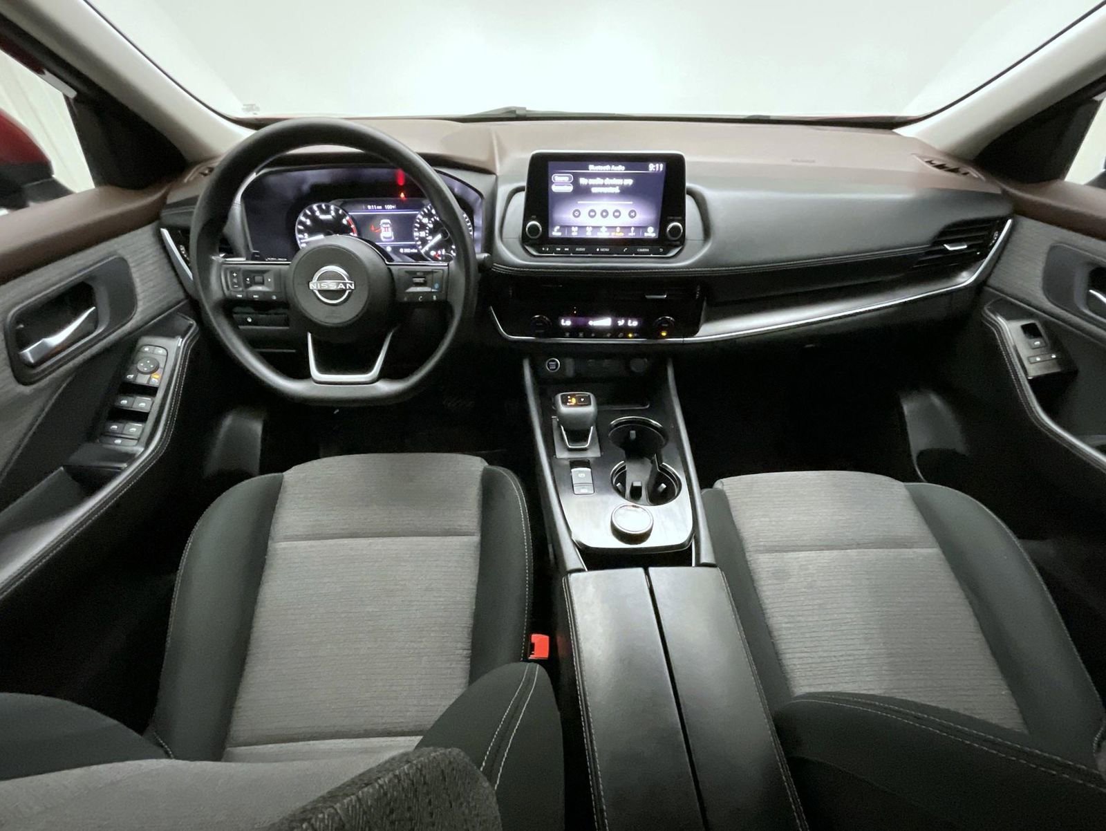 Used 2023 Nissan Rogue SV image 14