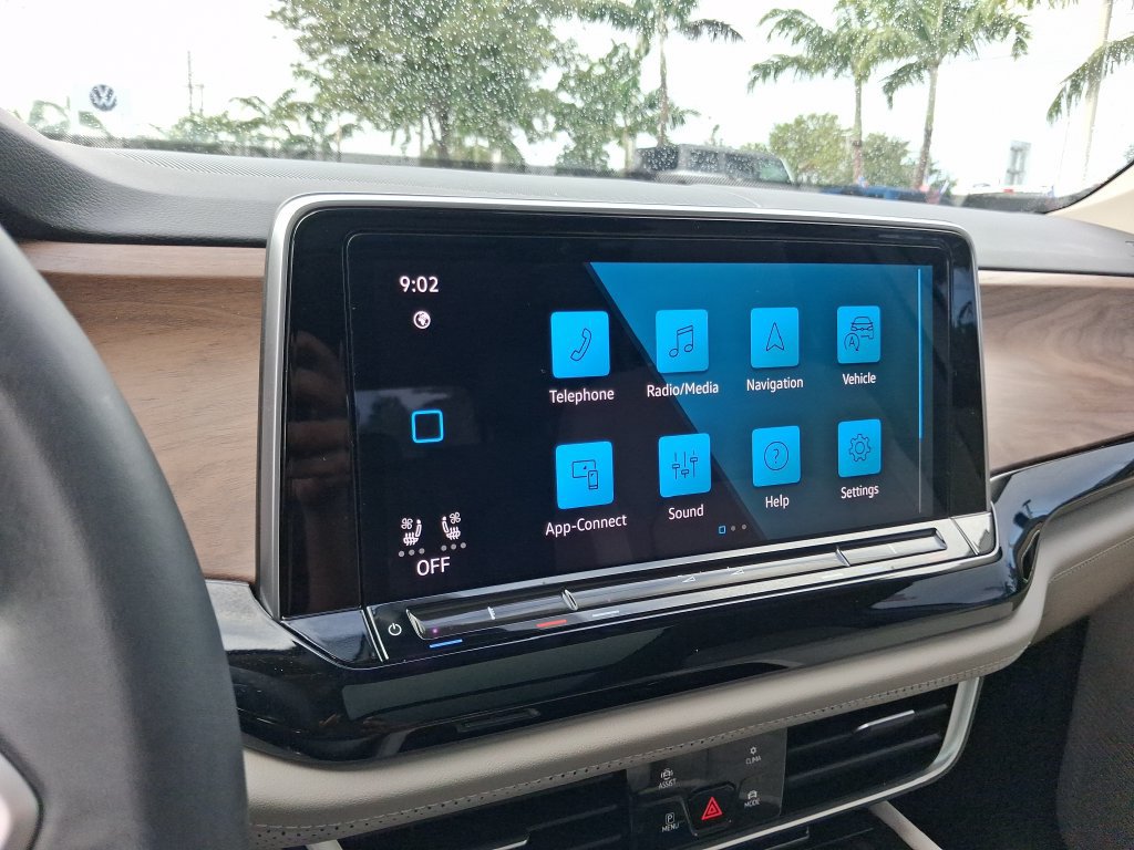 Used 2024 Volkswagen Atlas SE w/ Panoramic Sunroof Package FWD image 23