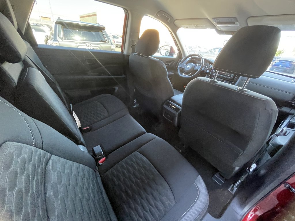 Used 2024 Nissan Pathfinder SV w/ Lighting Package (N92) FWD image 23
