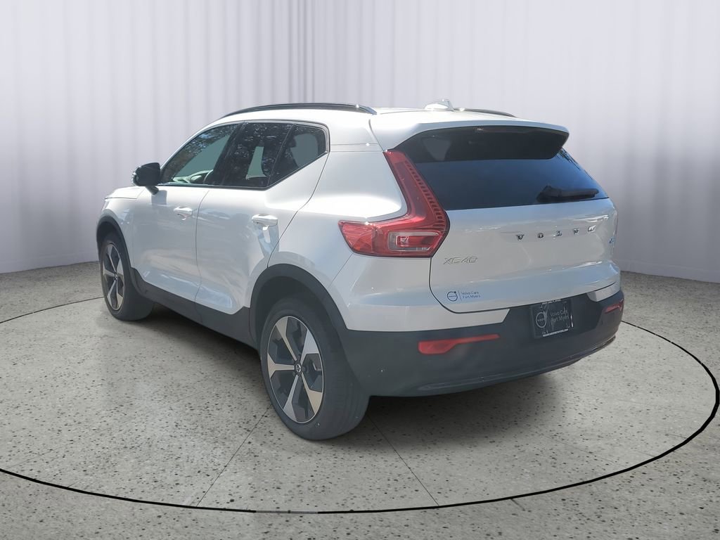 New 2026 Volvo XC40 B4 Core image 2