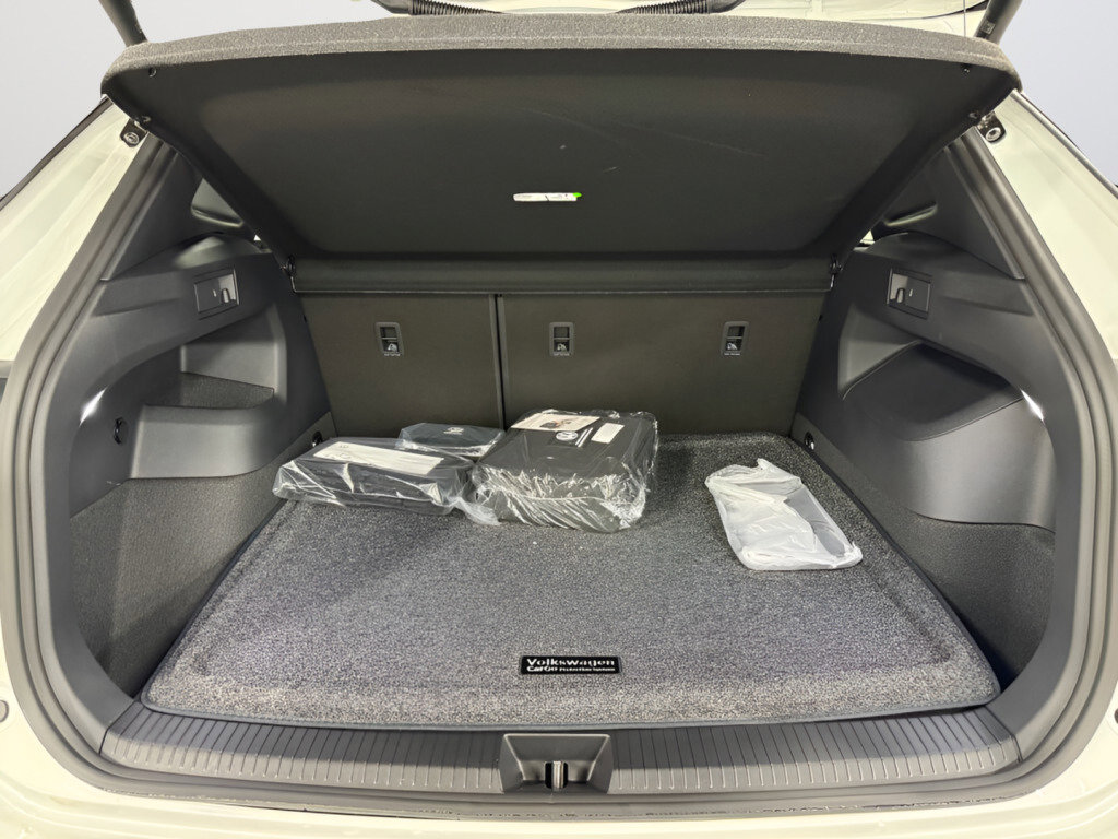 New 2026 Volkswagen Tiguan SEL R-Line image 9