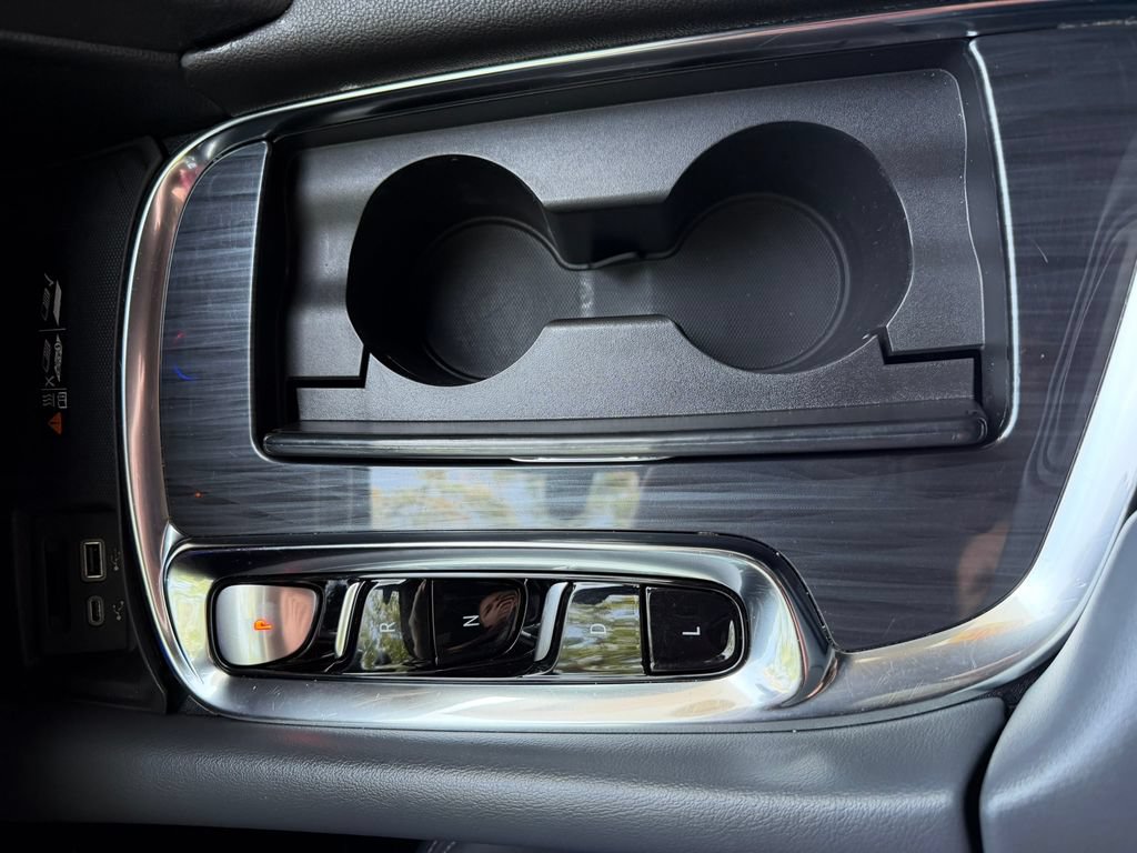 Used 2024 Buick Enclave Essence FWD image 16