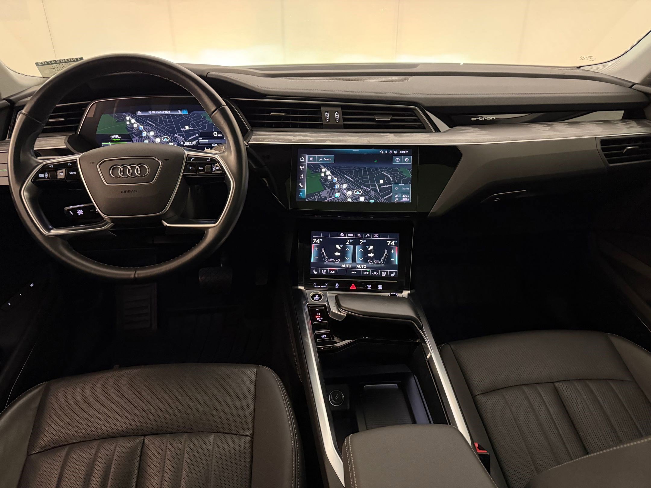 Used 2022 Audi e-tron Premium Plus w/ Premium Plus Package AWD/4WD image 27