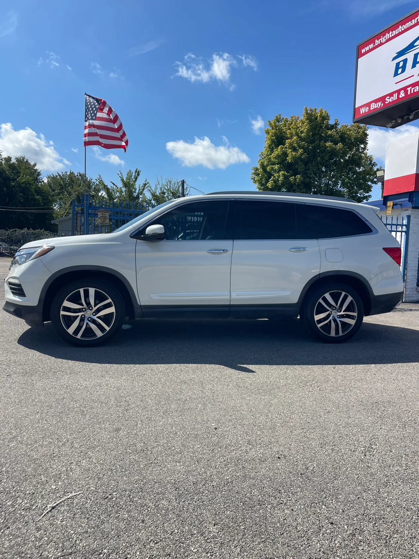 Used 2017 Honda Pilot Elite image 2