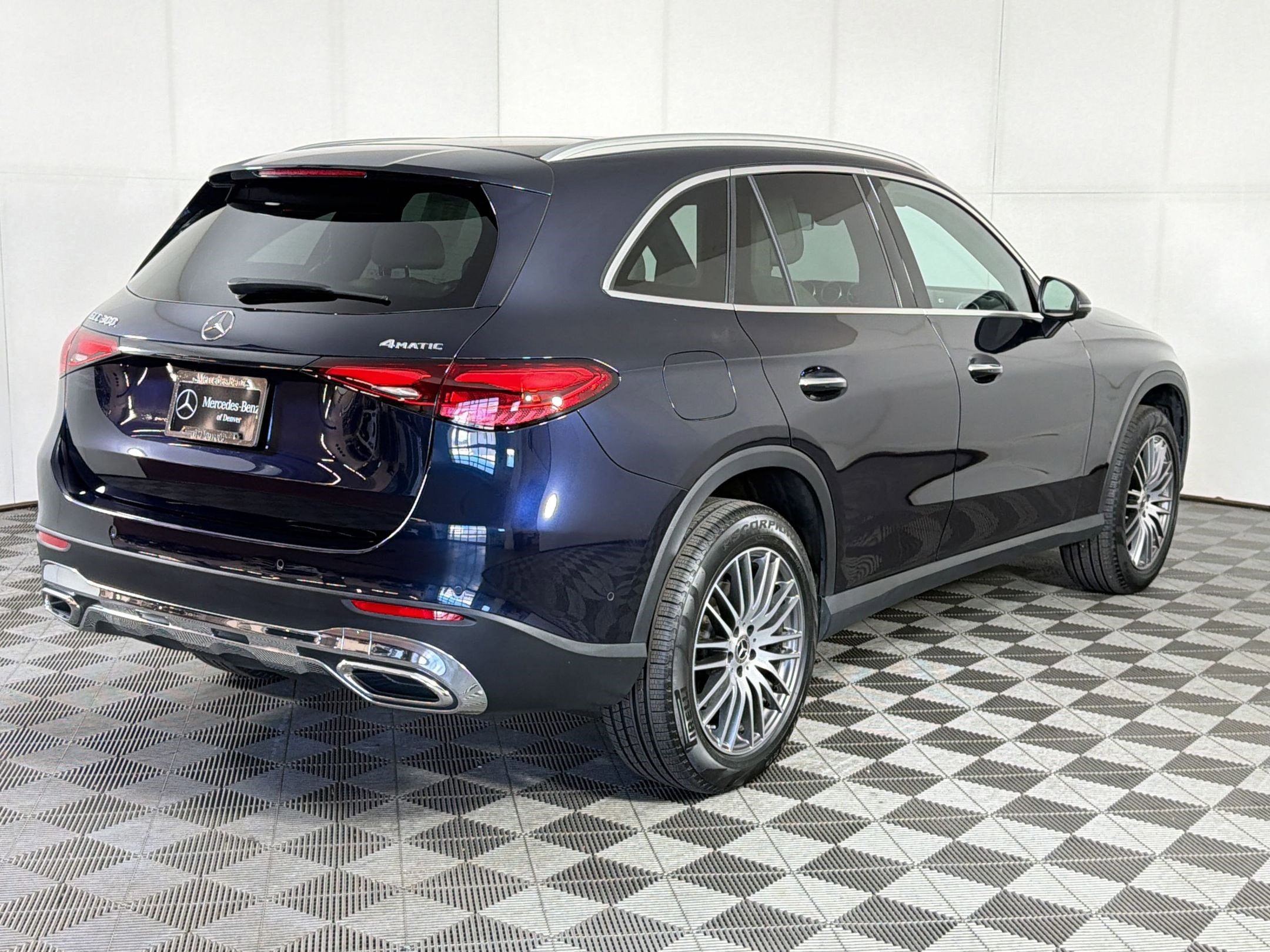 Used 2023 Mercedes-Benz GLC 300 4MATIC image 9