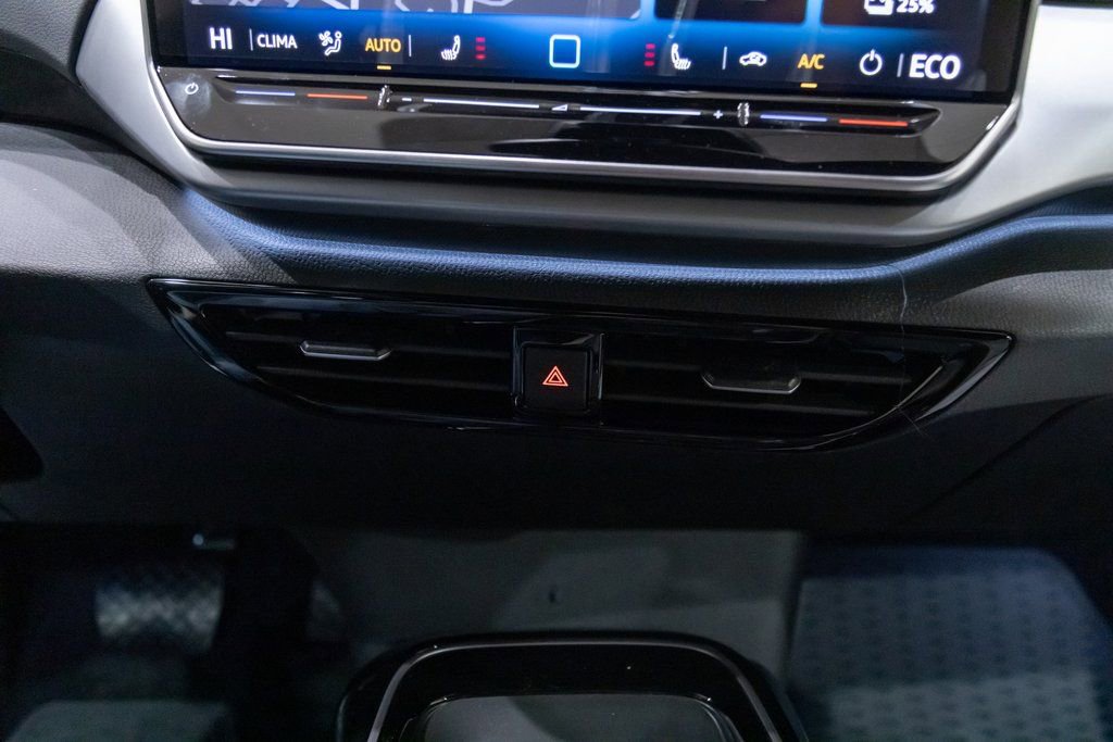 New 2025 Volkswagen ID.4 Pro AWD/4WD image 18