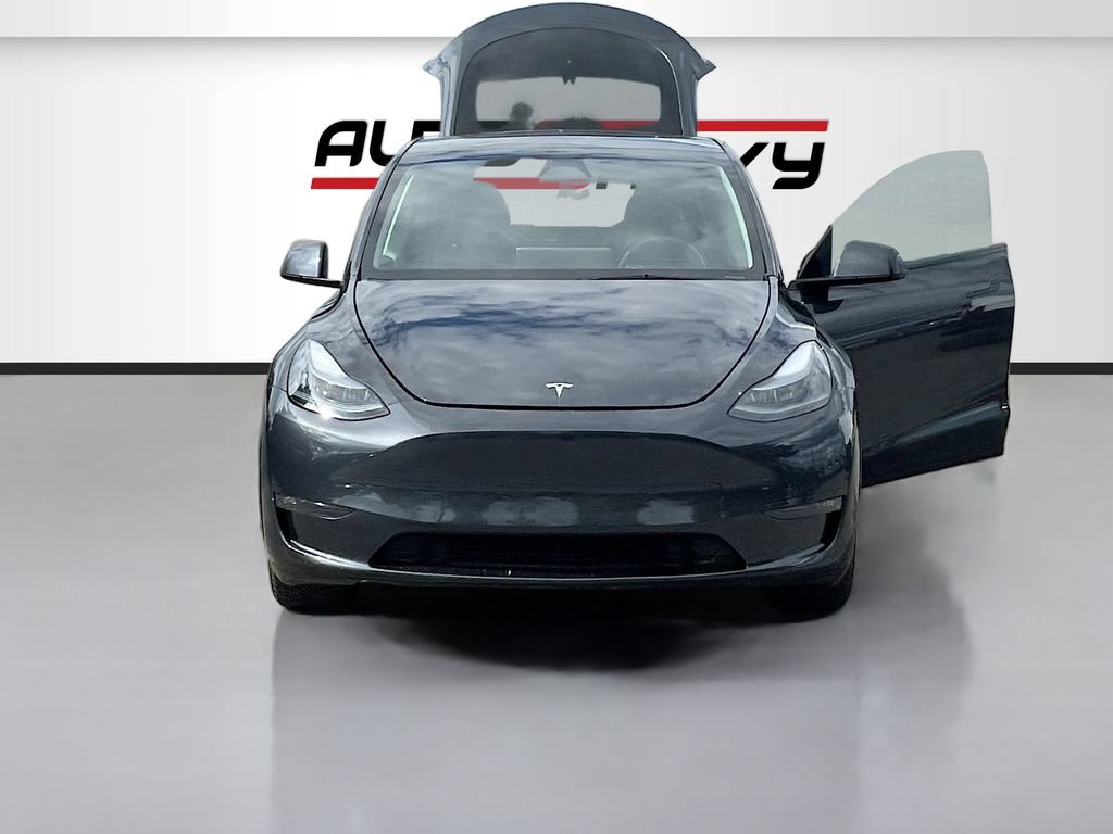 Used 2025 Tesla Model Y Long Range AWD/4WD image 2