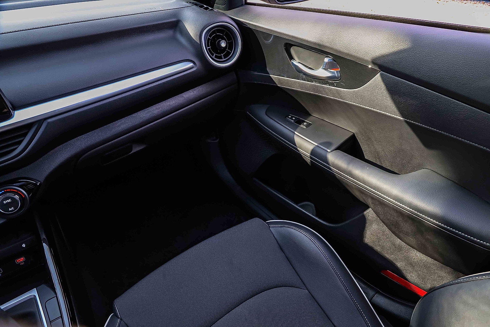 Certified 2023 Kia Forte GT-Line w/ GT-Line Premium Package image 18