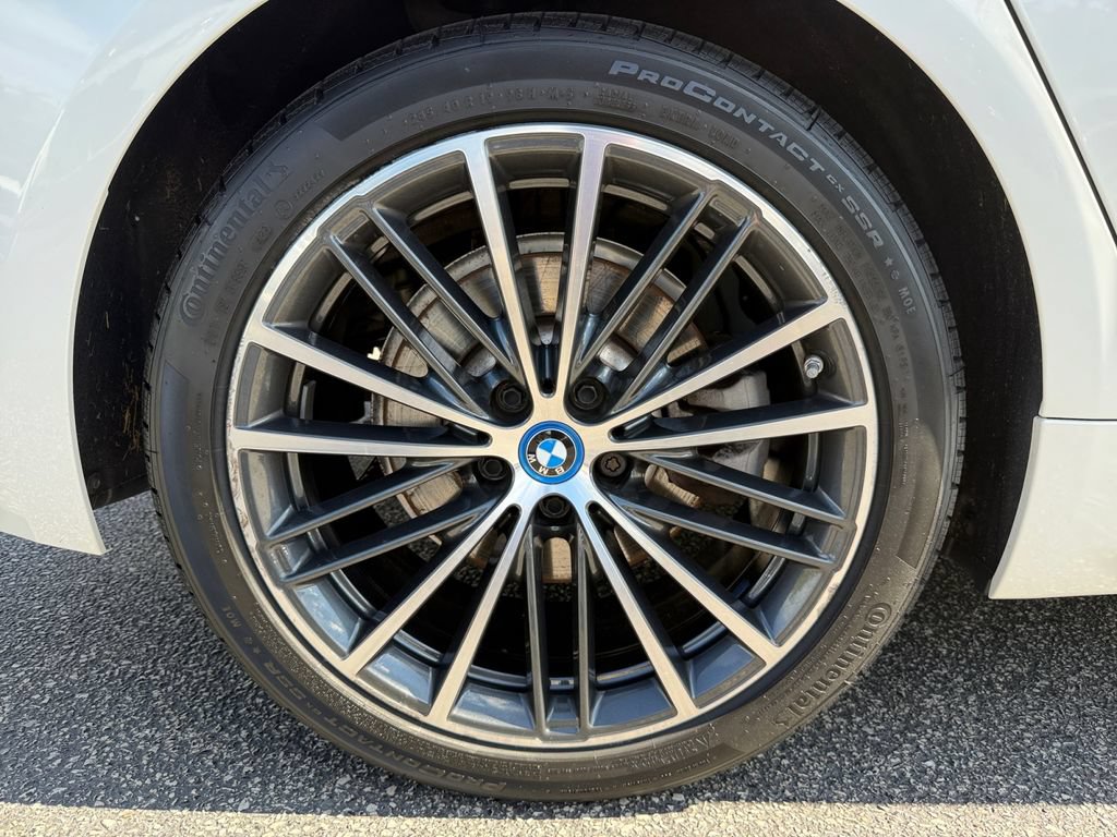 Used 2023 BMW 530e xDrive w/ Premium Package AWD/4WD image 17