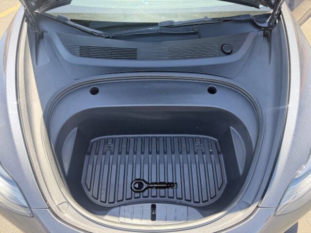 Used 2023 Tesla Model 3 Standard Range RWD image 9