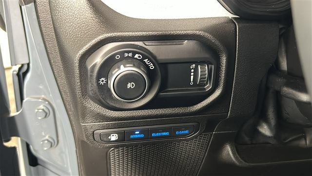Used 2024 Jeep Wrangler Unlimited w/ Convenience Group AWD/4WD image 18