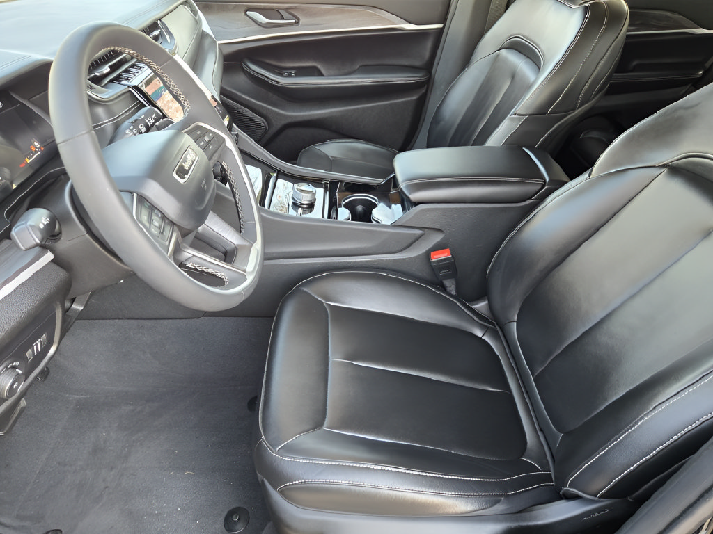 Used 2023 Jeep Grand Cherokee Limited AWD/4WD image 12