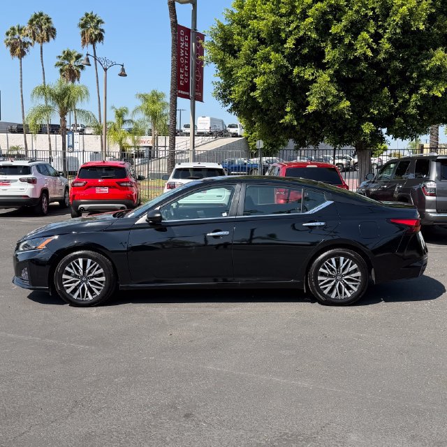 Used 2024 Nissan Altima 2.5 SV FWD image 4