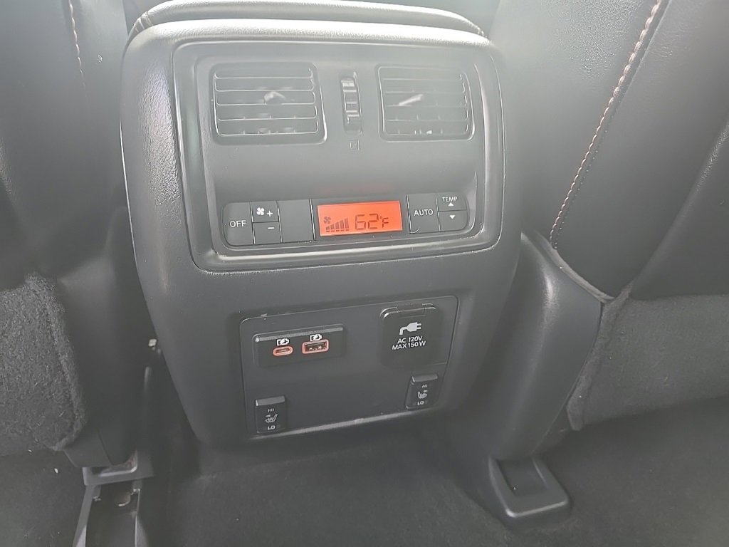 Used 2020 Nissan Pathfinder SL image 9