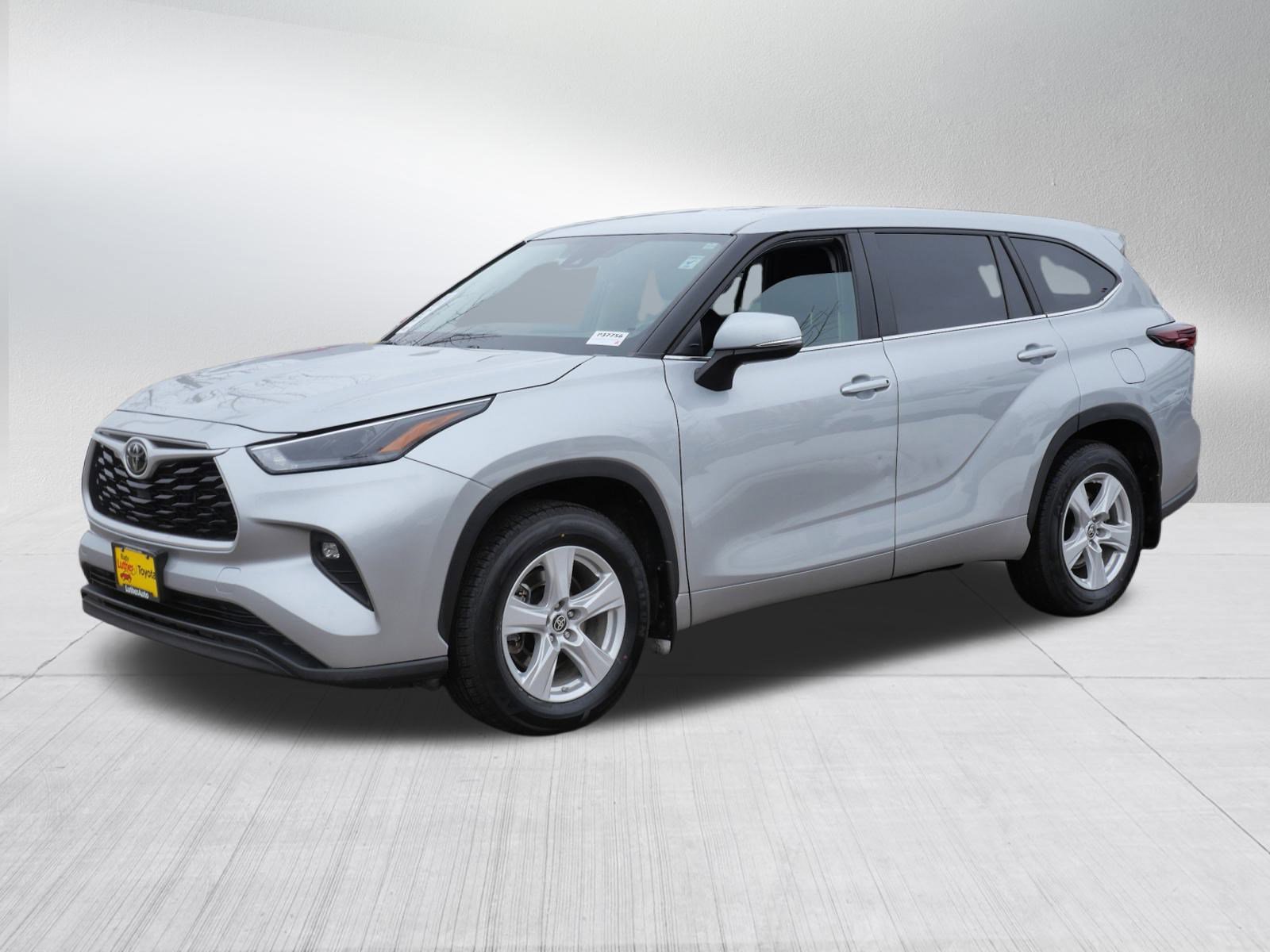 Certified 2024 Toyota Highlander LE image 3